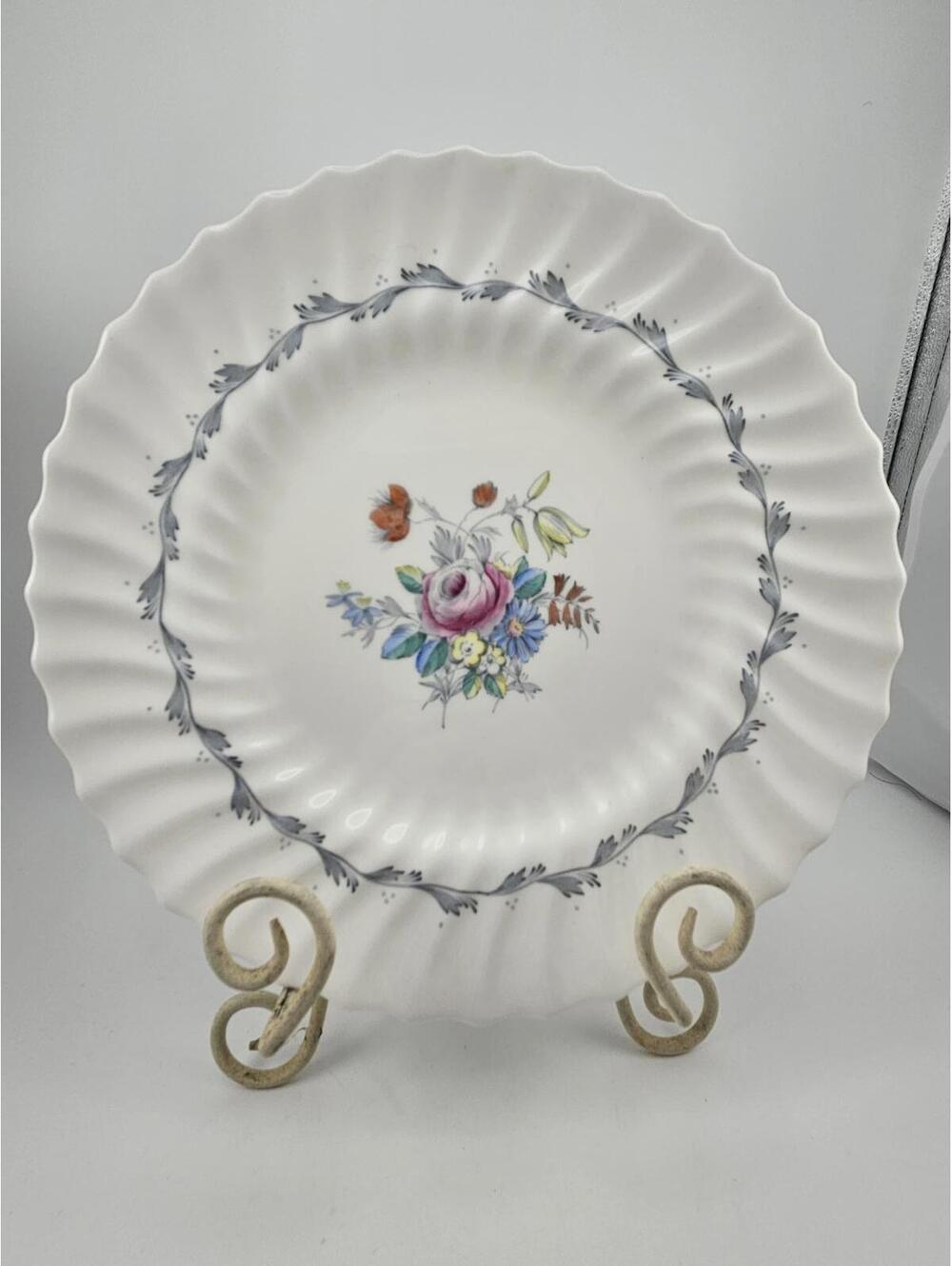 Royal Doulton The Chelsea Rose H4801 Bone China 10.5" Dinner Plate $ Per Plate
